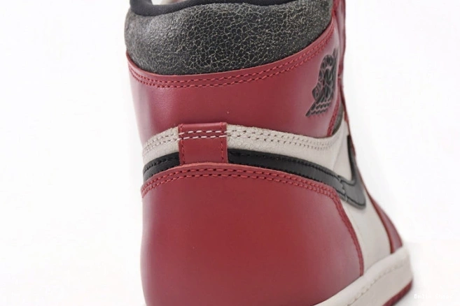 Bmlin OG Found Retro 1 and DZ5485-612 Chicago Jordan High Lost 0820